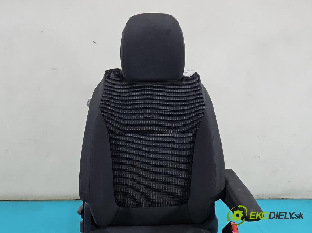 Peugeot 5008 I 2009-2017 1.6 hdi 111KM manual 82 kW 1560 cm3 5- Sedadlo pravý  (Sedadlo)