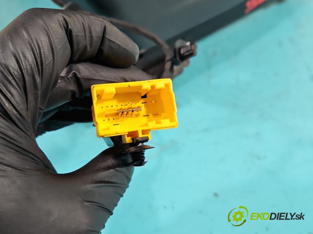 Peugeot 5008 I 2009-2017 1.6 hdi 111KM manual 82 kW 1560 cm3 5- Sedadlo pravý  (Sedadlo)