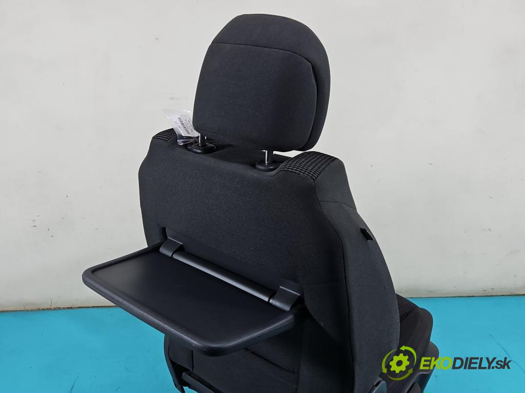 Peugeot 5008 I 2009-2017 1.6 hdi 111KM manual 82 kW 1560 cm3 5- Sedadlo pravý  (Sedadlo)