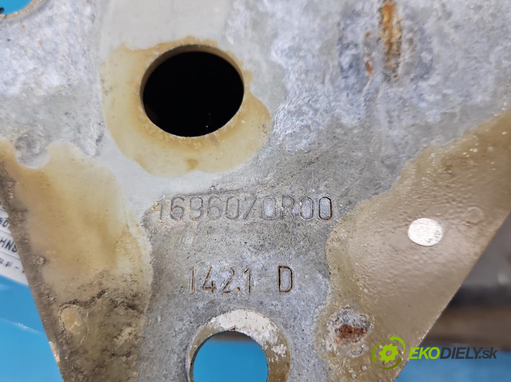 Peugeot 2008 II 2019- 1.2 12V 131 HP automatic 96 kW 1199 cm3 5- výstuha nárazník zadné 1696070R00