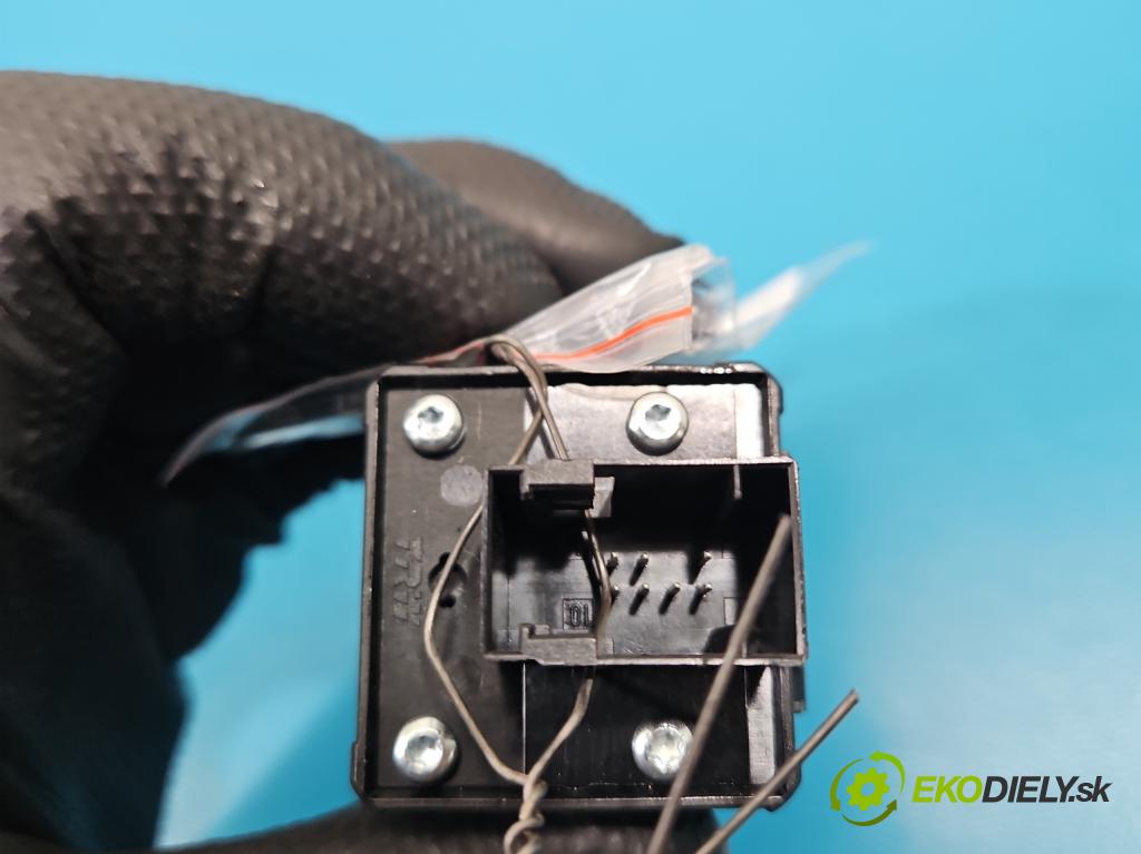 Peugeot 5008 I 2009-2017 1.6 hdi 111KM manual 82 kW 1560 cm3 5- prepínač brzda: ručný 9666405677 (Prepínacie páčky pod volantom)