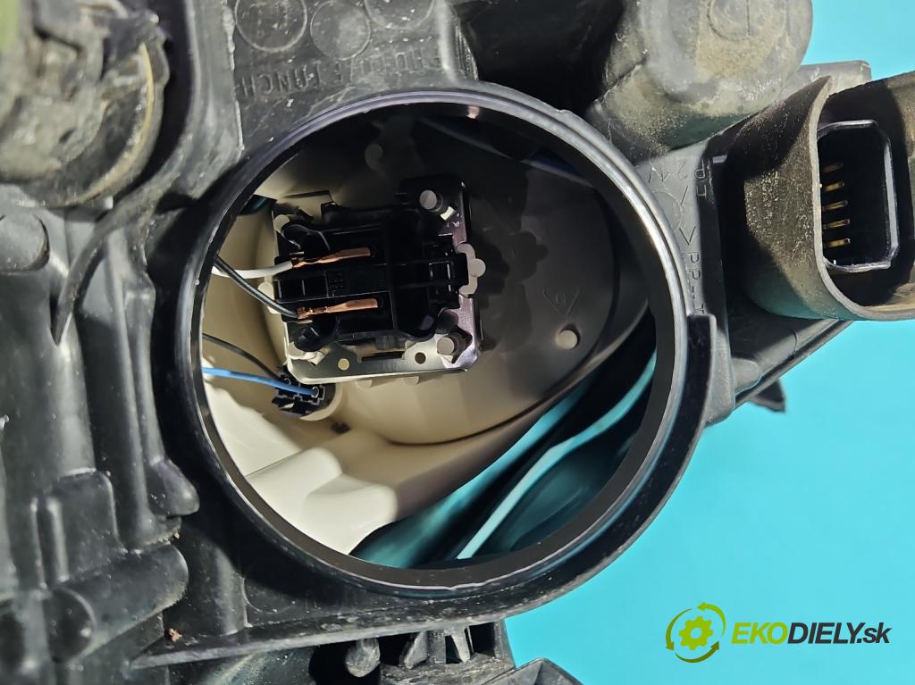 Peugeot 5008 I 2009-2017 1.6 hdi 111KM manual 82 kW 1560 cm3 5- Reflektor: pravý 9682519080 (Svetlo predné pravé)