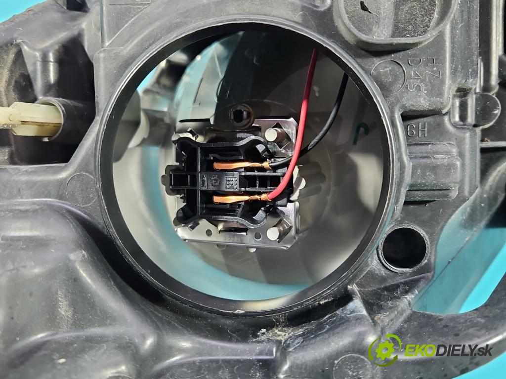 Peugeot 5008 I 2009-2017 1.6 hdi 111KM manual 82 kW 1560 cm3 5- Reflektor: pravý 9682519080 (Svetlo predné pravé)