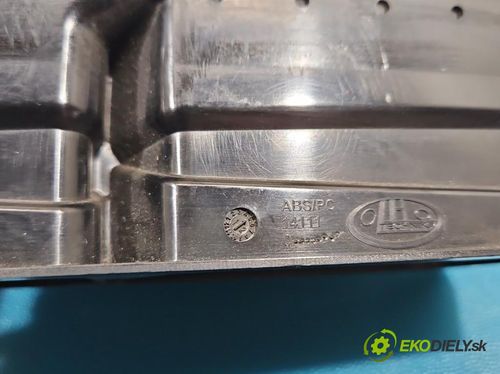 Peugeot 5008 I 2009-2017 1.6 hdi 111KM manual 82 kW 1560 cm3 5- Mřížka: kúrenia stredová 9686527977 (Mriežka kúrenia (fukár))