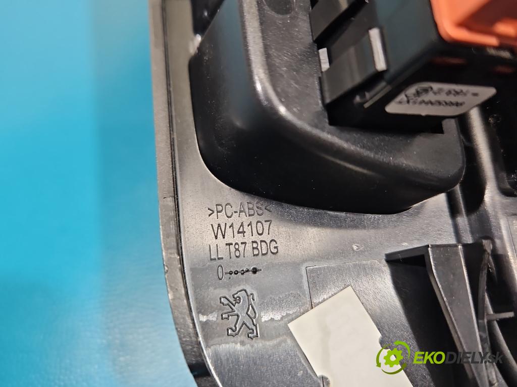 Peugeot 5008 I 2009-2017 1.6 hdi 111KM manual 82 kW 1560 cm3 5- Mřížka: kúrenia stredová 9686527977 (Mriežka kúrenia (fukár))