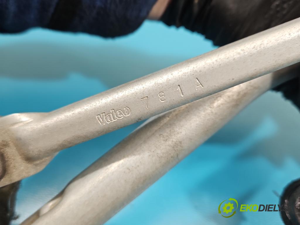 Peugeot 2008 II 2019- 1.2 12V 131 HP automatic 96 kW 1199 cm3 5- mechanizmus stieračov