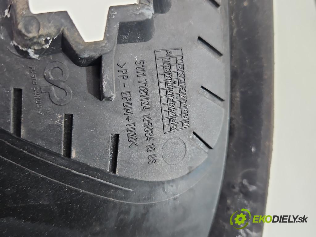 Bmw X6 E71 2007–2014 3.0d 306KM automatic 225 kW 2993 cm3 5- blatník predné pravý  (Kľučka dverí ostatné)