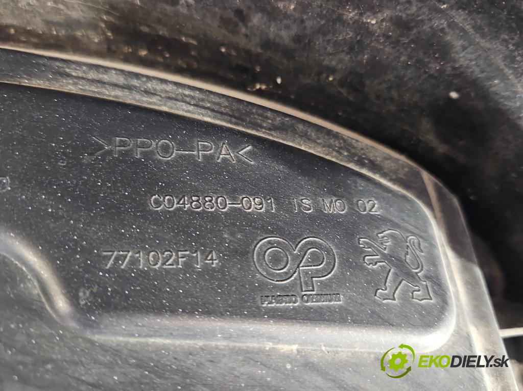 Peugeot 5008 I 2009-2017 1.6 hdi 111KM manual 82 kW 1560 cm3 5- blatník predné pravý  (Kľučka dverí ostatné)