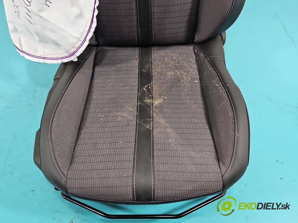 Peugeot 2008 II 2019- 1.2 12V 131 HP automatic 96 kW 1199 cm3 5- Sedačka pravý  (Sedadlo)