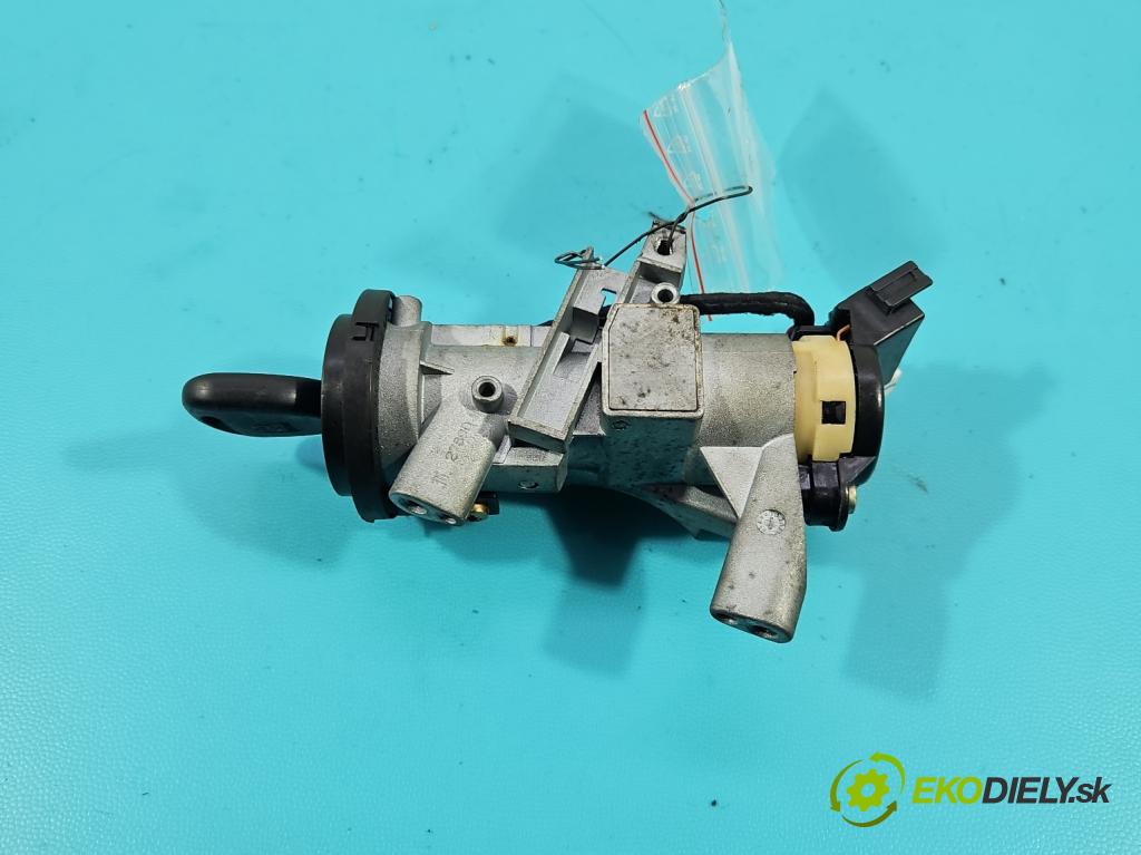 Mitsubishi Carisma 1.6 16V 103 HP manual 76 kW 1597 cm3 5- Spínačka  (Spínacia skrinka)