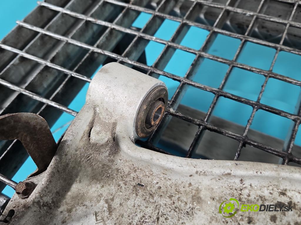 Opel Signum 2.2 dti 125 HP automatic 92 kW 2171 cm3 5- predné ľavý  (Kľučka dverí ostatné)