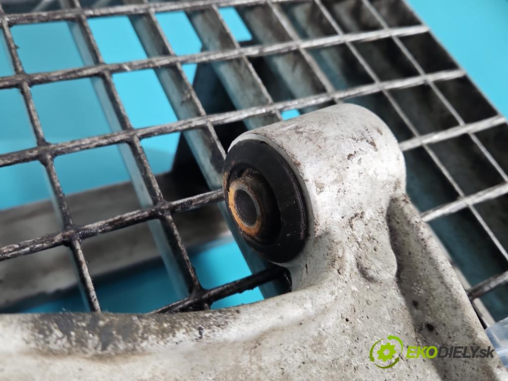 Opel Signum 2.2 dti 125 hp automatic 92 kW 2171 cm3 5- přední pravý  (Klika dveří ostatní)