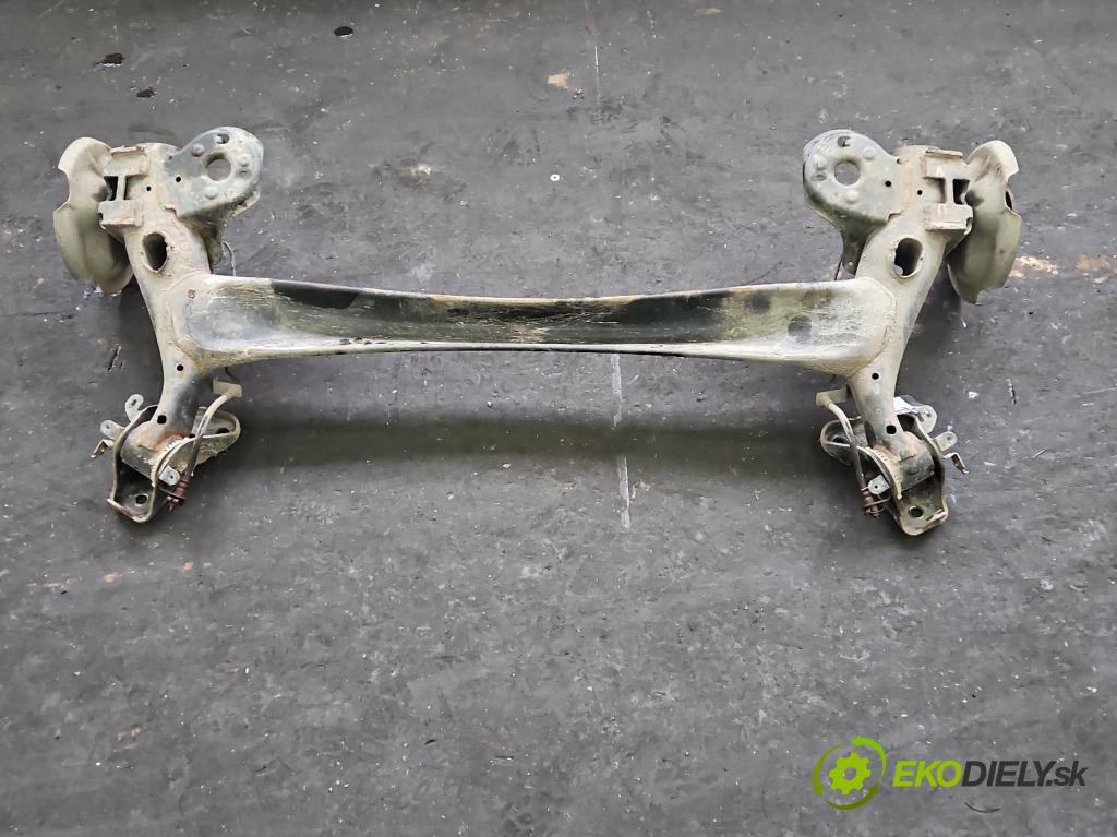 Peugeot 2008 II 2019- 1.2 12V 131 hp automatic 96 kW 1199 cm3 5- zadní výztuha  (Zadní výztuha)