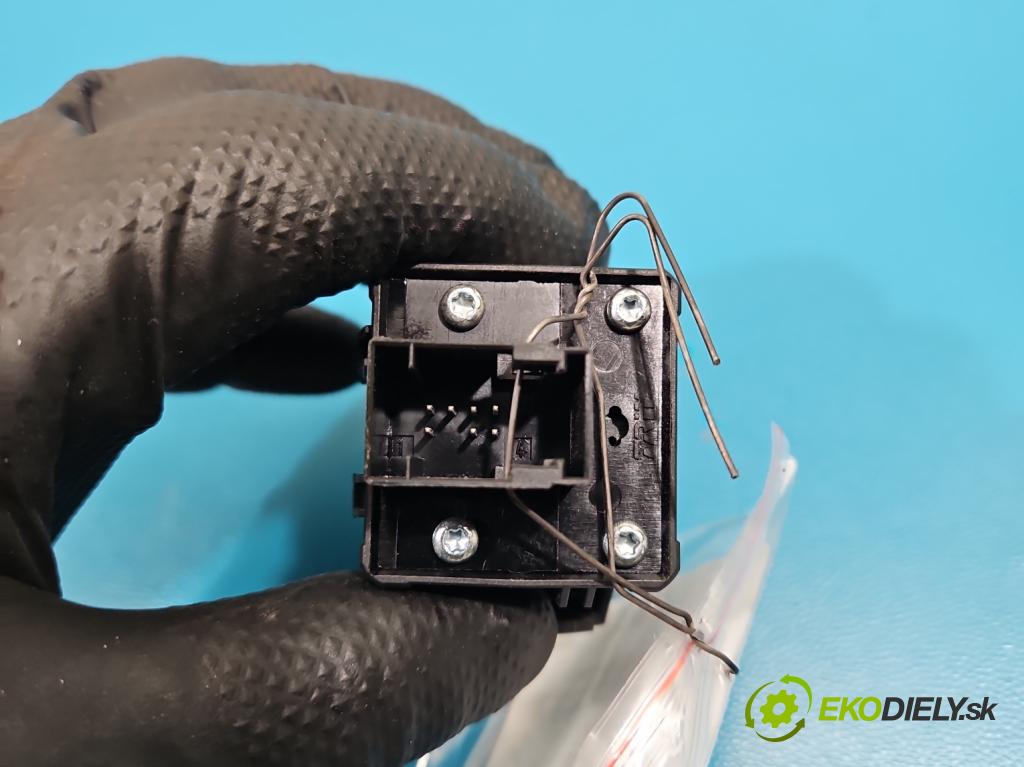 Citroen DS4 11-15 2.0 hdi 163 HP manual 120 kW 1997 cm3 5- prepínač brzda: ručný 9659793877 (Prepínacie páčky pod volantom)