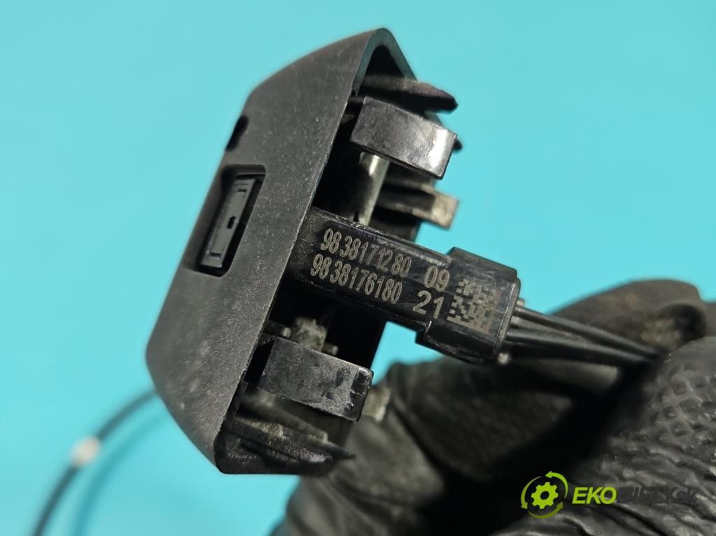 Peugeot 2008 II 2019- 1.2 12V 131 hp automatic 96 kW 1199 cm3 5- ostřikovač 9838171280