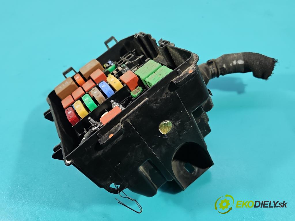 Peugeot 2008 II 2019- 1.2 12V 131 hp automatic 96 kW 1199 cm3 5- skříňka pojistková 9824510780 (Pojistková skříňka)