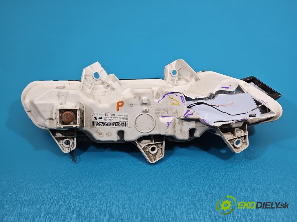 Peugeot 2008 II 2019- 1.2 12V 131 hp automatic 96 kW 1199 cm3 5- Světlo provozu denně pravé 9824241280-00