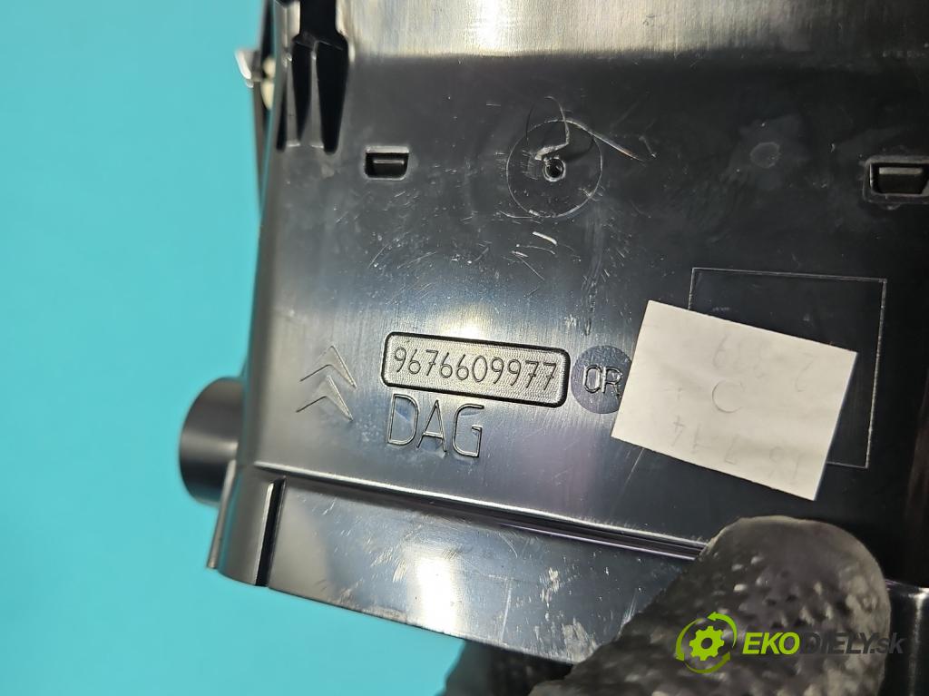 Citroen DS4 11-15 2.0 hdi 163 HP manual 120 kW 1997 cm3 5- Mřížka: kúrenia stredová 9676609977 (Mriežka kúrenia (fukár))