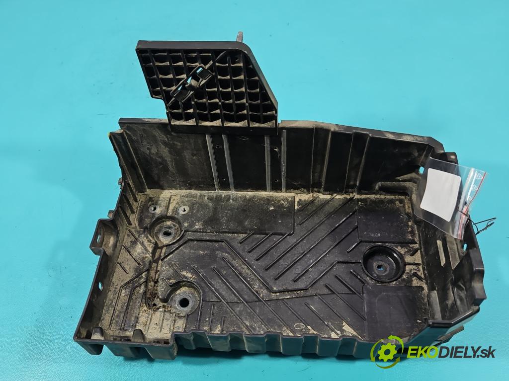 Peugeot 2008 II 2019- 1.2 12V 131 HP automatic 96 kW 1199 cm3 5- obal akumulatora 9823533180