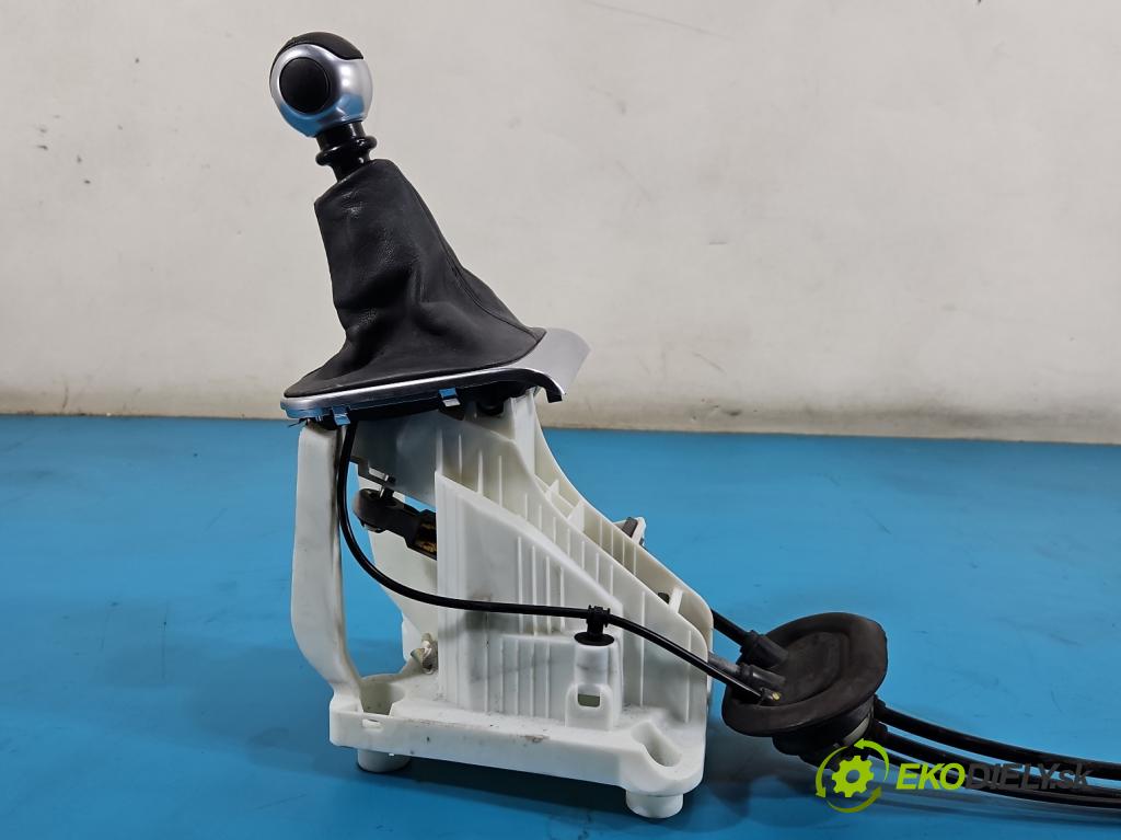 Citroen DS4 11-15 2.0 hdi 163 HP manual 120 kW 1997 cm3 5- Páka: Změny: stupeň,rýchlosť  (Rýchlostná páka (kulisa))