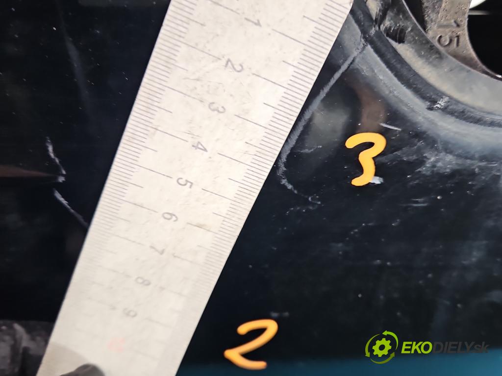 Ford B-Max  1.0 T 101 hp manual 74 kW 998 cm3 5- dveře přední pravé  (Klika dveří ostatní)