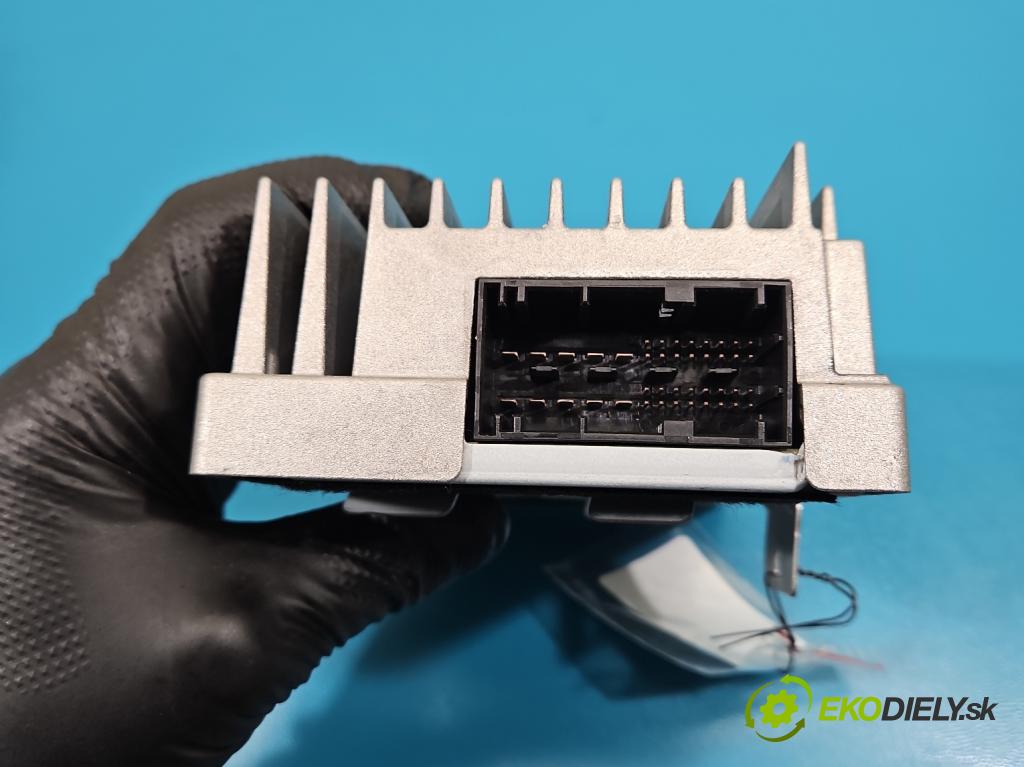 Bmw X6 E71 2007–2014 3.0d 306KM automatic 225 kW 2993 cm3 5- Zesilovač: 9240137 (Zosilňovač)