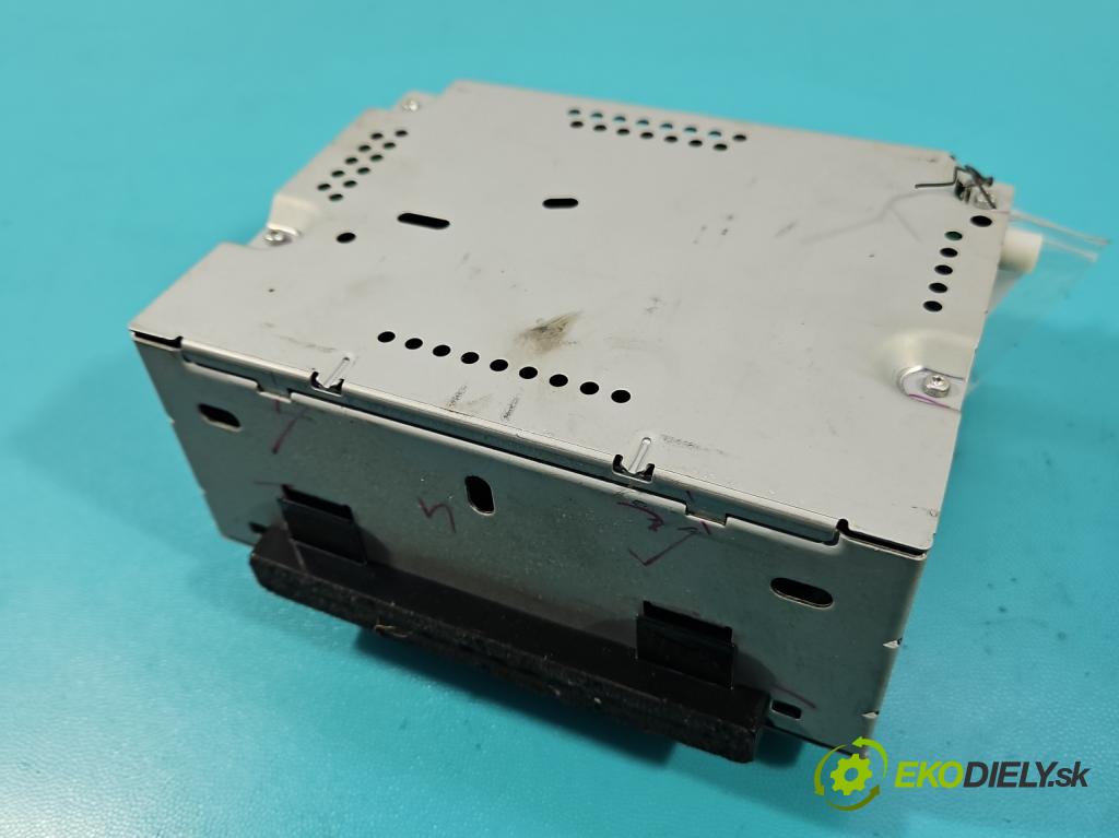 Ford B-Max  1.0 T 101 hp manual 74 kW 998 cm3 5- Radio továrna: BM5T-18C815-PK