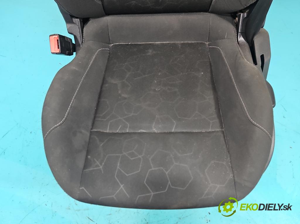 Ford B-Max  1.0 T 101 HP manual 74 kW 998 cm3 5- Sedačka ľavý  (Sedadlo)
