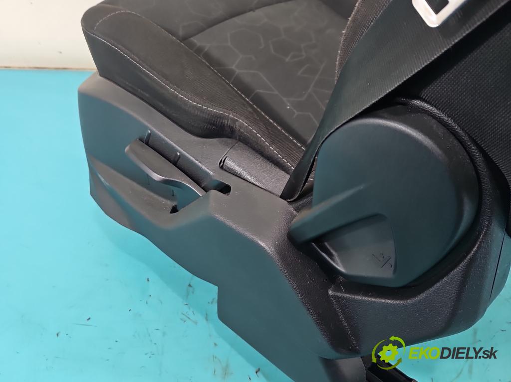 Ford B-Max  1.0 T 101 HP manual 74 kW 998 cm3 5- Sedačka ľavý  (Sedadlo)