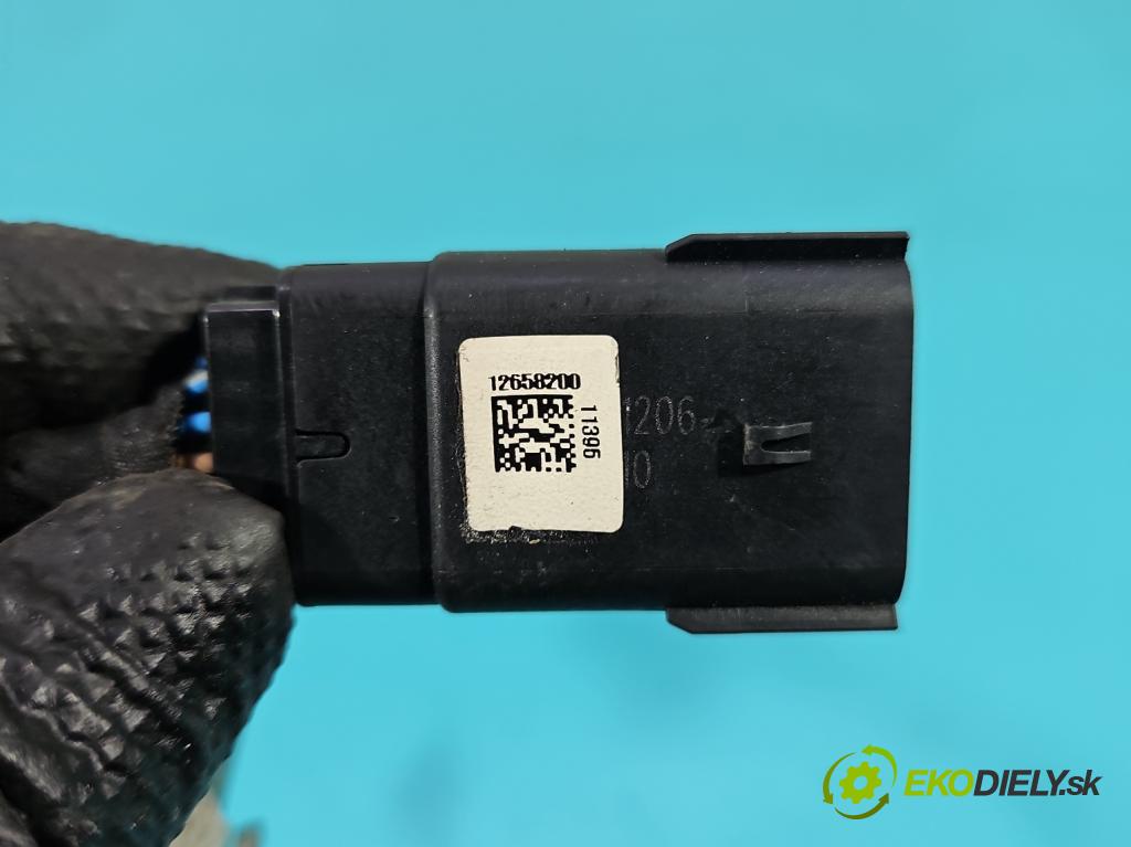 Opel Astra V  2015-2022 1.4 T 125 HP manual 92 kW 1399 cm3 5- lišta vstrekovacia HU541620102 (Vstrekovacia lišta)