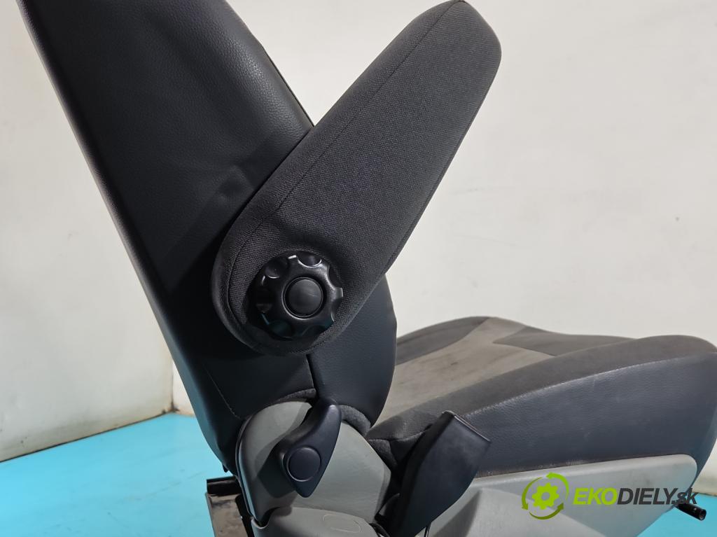 Renault Trafic II 2001-2014 2.0 dci 114 hp manual 84 kW 1995 cm3 5- Sedadlo levý  (Sedadlo)