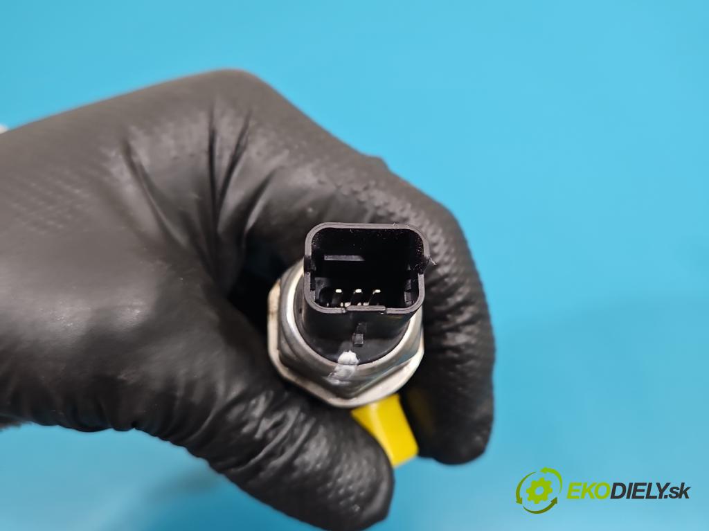 Citroen C4 Cactus 2014-2020 1.6 hdi 92 HP automatic 68 kW 1560 cm3 5- lišta vstrekovacia 9685297580 (Vstrekovacia lišta)