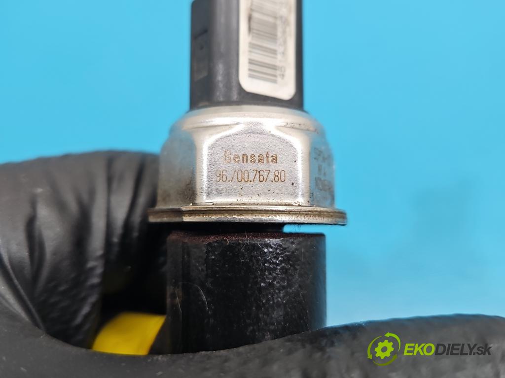 Citroen C4 Cactus 2014-2020 1.6 hdi 92 HP automatic 68 kW 1560 cm3 5- lišta vstrekovacia 9685297580 (Vstrekovacia lišta)