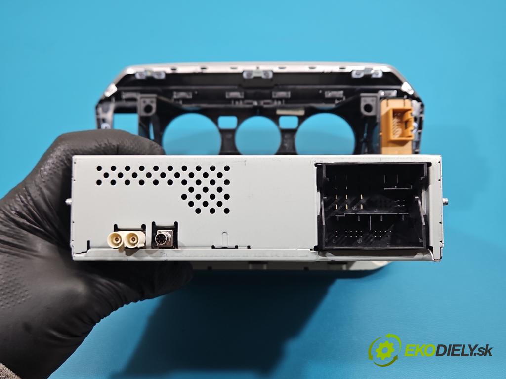 Vw Up 1.0 MPI 60 HP manual 44 kW 999 cm3 3- Radio originál 1S0035871