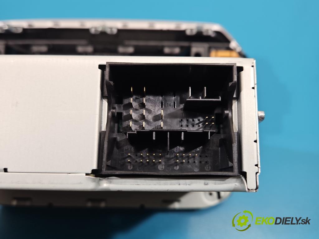 Vw Up 1.0 MPI 60 HP manual 44 kW 999 cm3 3- Radio originál 1S0035871