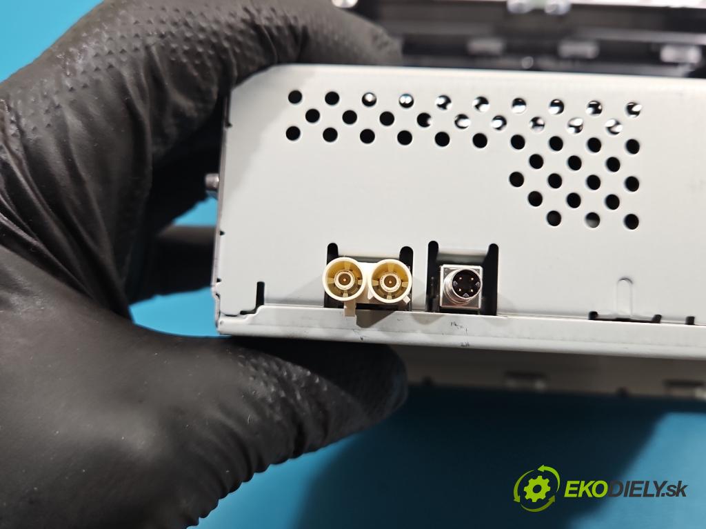 Vw Up 1.0 MPI 60 HP manual 44 kW 999 cm3 3- Radio originál 1S0035871