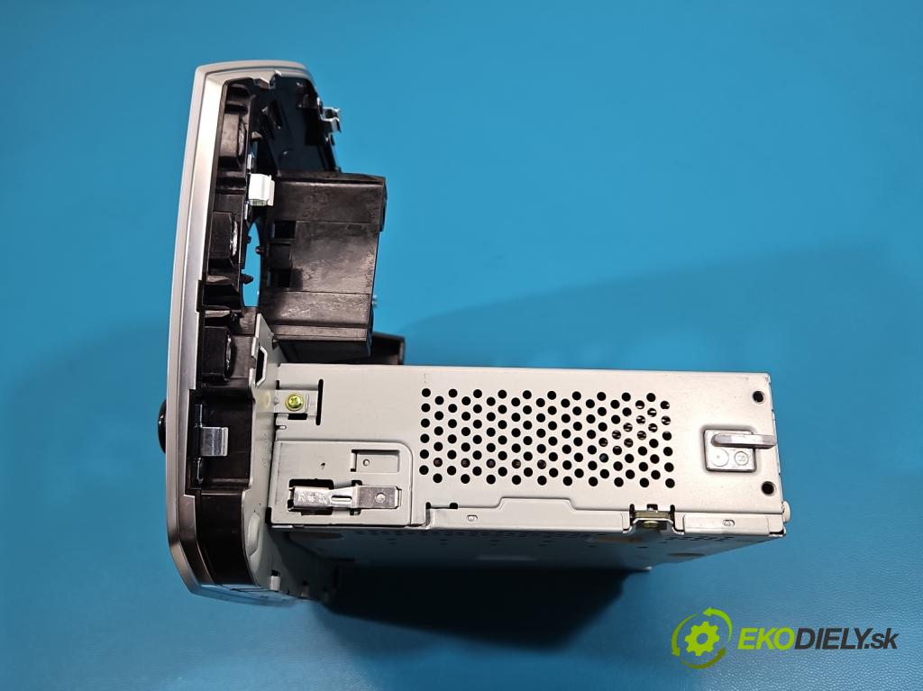 Vw Up 1.0 MPI 60 HP manual 44 kW 999 cm3 3- Radio originál 1S0035871