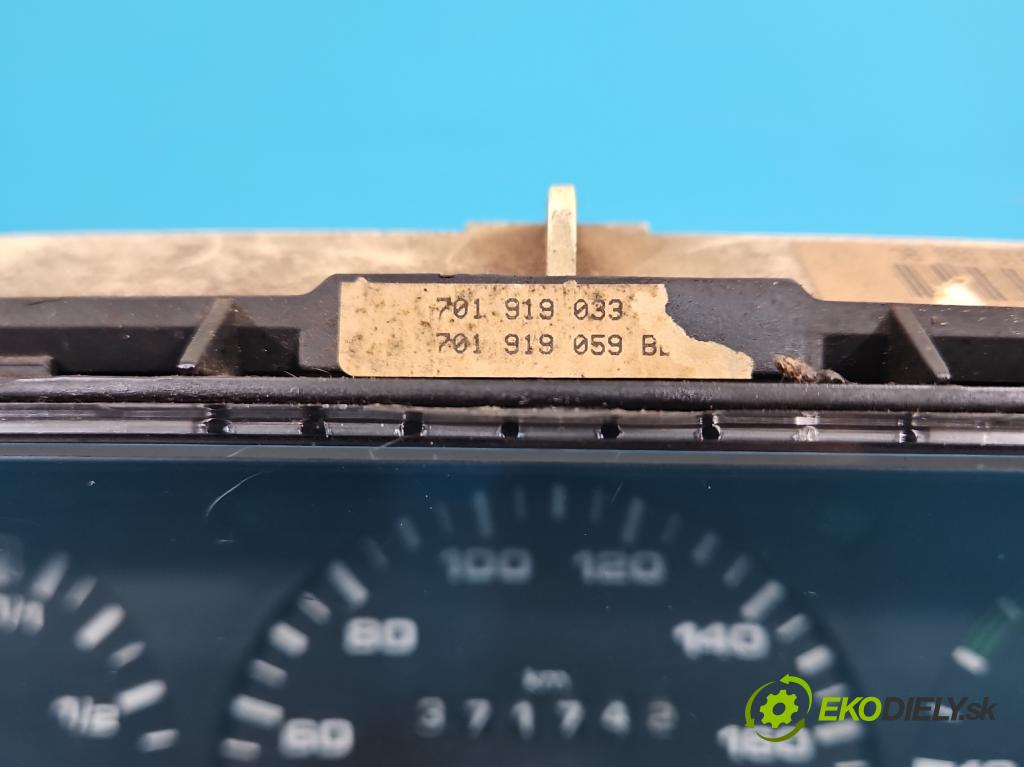 Vw Transporter T4 1990-2003 2.4d 77 HP manual 57 kW 2370 cm3 5- prístrojovka/ budíky 701919033BC (Prístrojová doska)