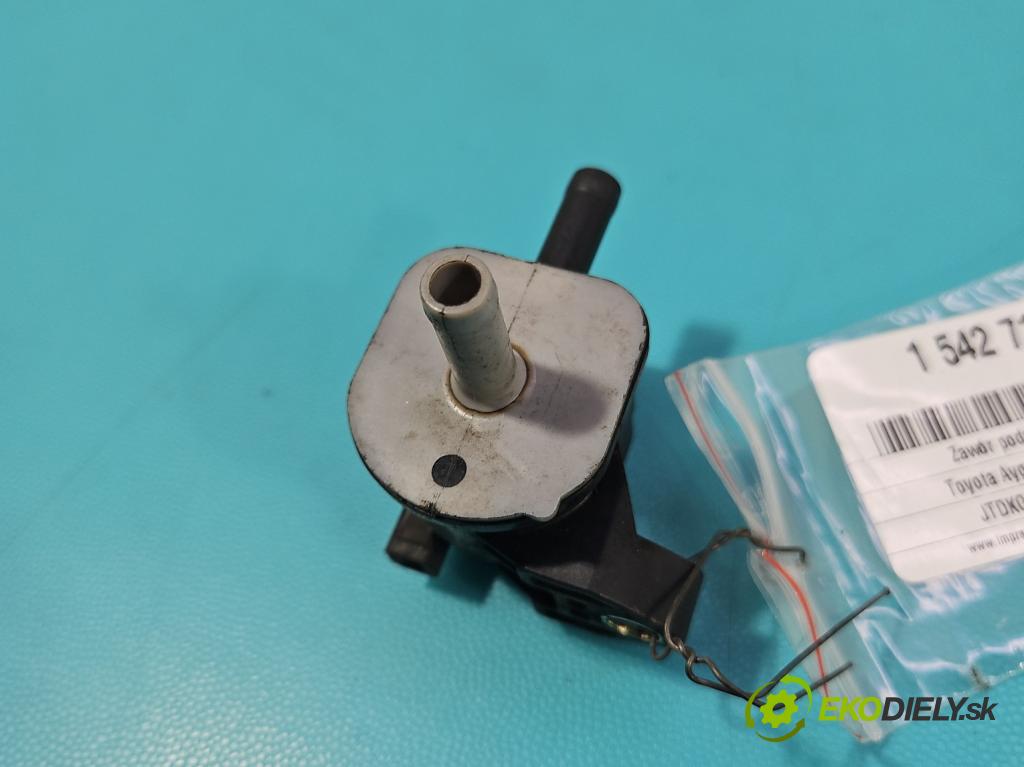 Toyota Aygo II 2014-2022 1.0 vvti 72 HP manual 53 kW 998 cm3 5- ventil podtlaku 90910-WC003 (Ventil)