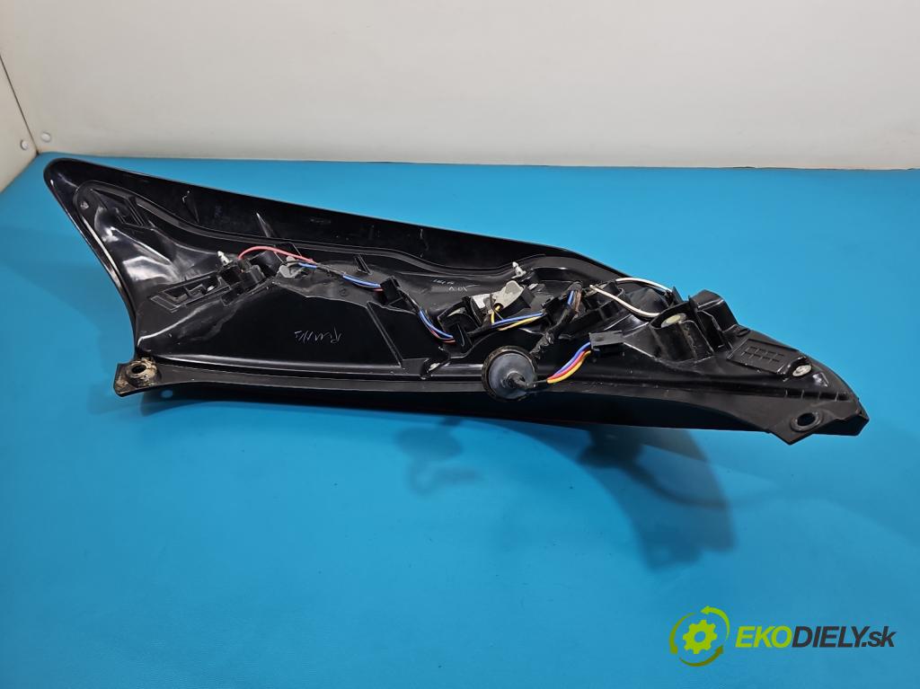 Toyota Aygo II 2014-2022 1.0 vvti 72 HP manual 53 kW 998 cm3 5- svetlo / reflektor zadné ľavé  (Kľučka dverí ostatné)