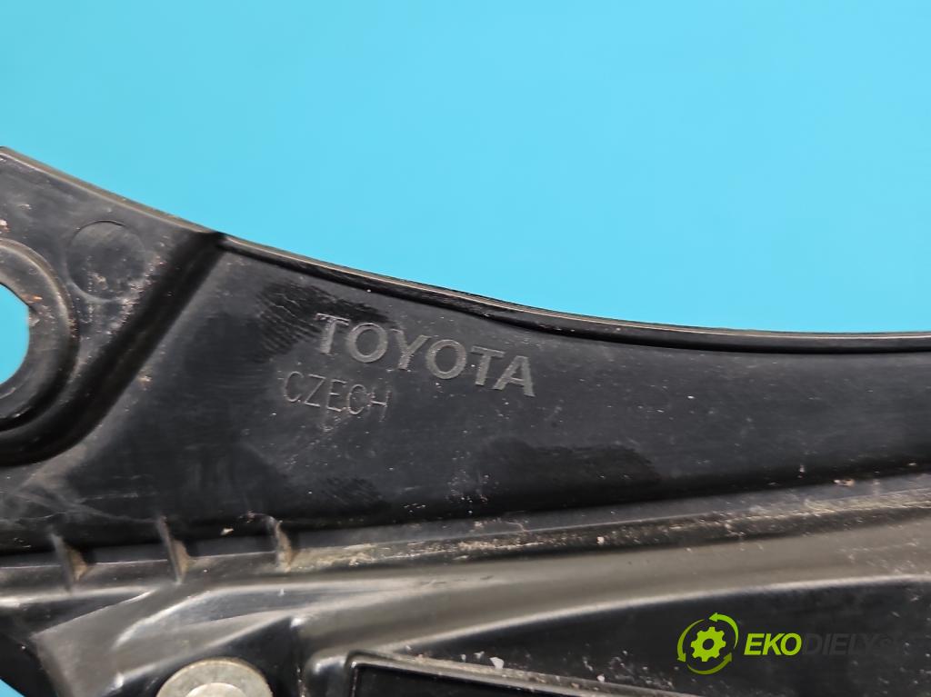 Toyota Aygo II 2014-2022 1.0 vvti 72 HP manual 53 kW 998 cm3 5- svetlo / reflektor zadné ľavé  (Kľučka dverí ostatné)