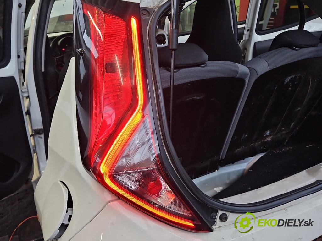 Toyota Aygo II 2014-2022 1.0 vvti 72 HP manual 53 kW 998 cm3 5- svetlo / reflektor zadné ľavé  (Kľučka dverí ostatné)