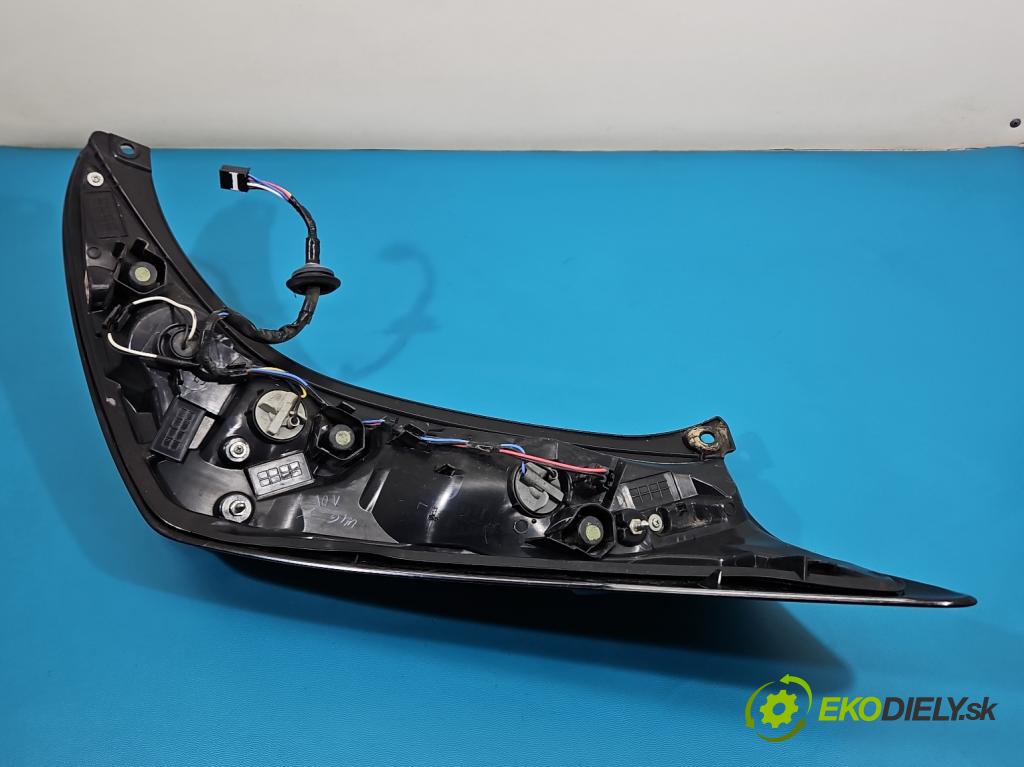 Toyota Aygo II 2014-2022 1.0 vvti 72 HP manual 53 kW 998 cm3 5- svetlo / reflektor zadné ľavé  (Kľučka dverí ostatné)