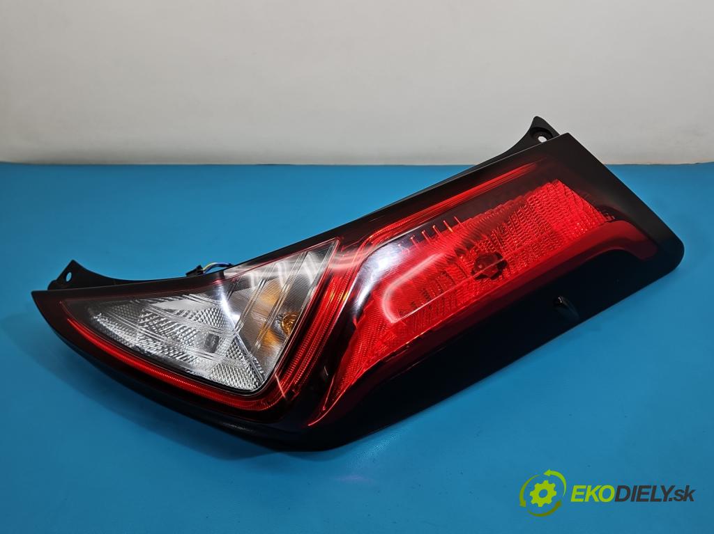 Toyota Aygo II 2014-2022 1.0 vvti 72 HP manual 53 kW 998 cm3 5- svetlo / reflektor zadné pravé  (Kľučka dverí ostatné)