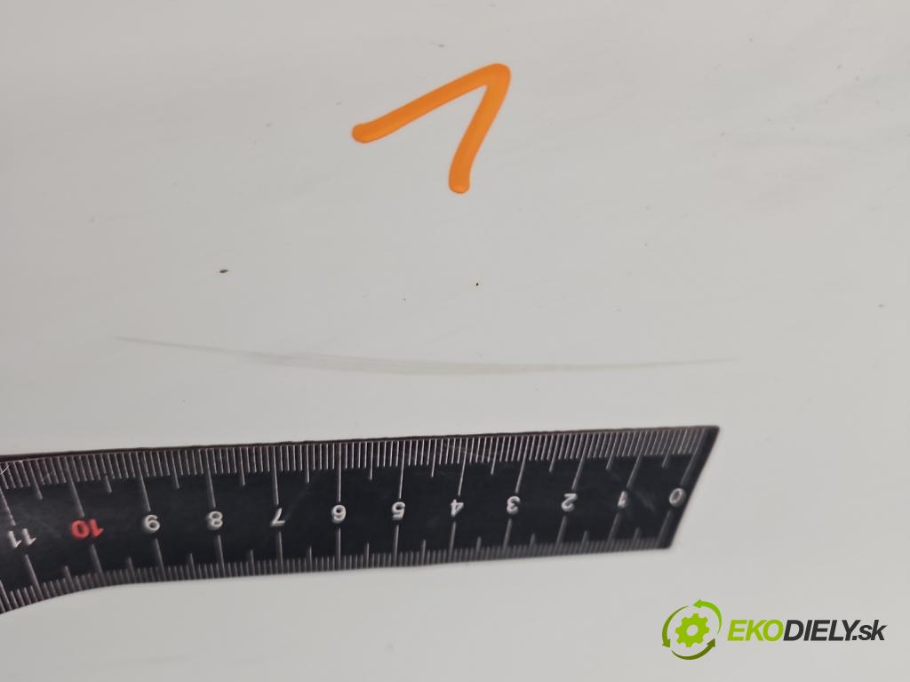 Vw Up 1.0 MPI 60 hp manual 44 kW 999 cm3 3- dveře přední pravé  (Klika dveří ostatní)