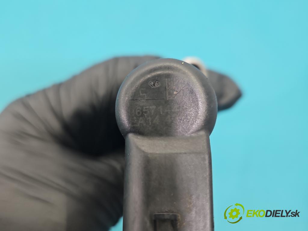 Peugeot 407 2.0 hdi 136 HP manual 100 kW 1997 cm3 4- vstrek 9657144580 (Vstrekovač paliva)