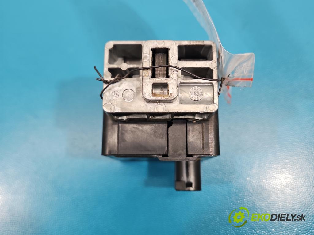 Renault Scenic III 2009-2016 1.9 dci 131 HP manual 96 kW 1870 cm3 5- Blokáda: řízení: 8200604932 (Riadenie ostatné)