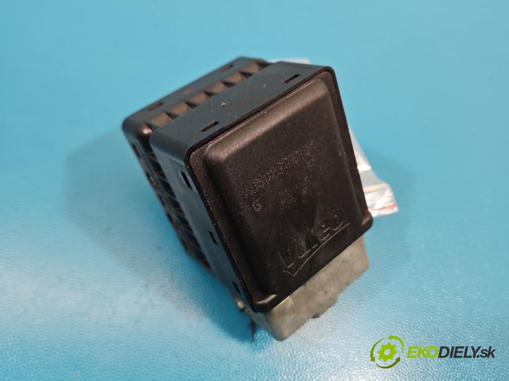 Renault Scenic III 2009-2016 1.9 dci 131 HP manual 96 kW 1870 cm3 5- Blokáda: řízení: 8200604932 (Riadenie ostatné)