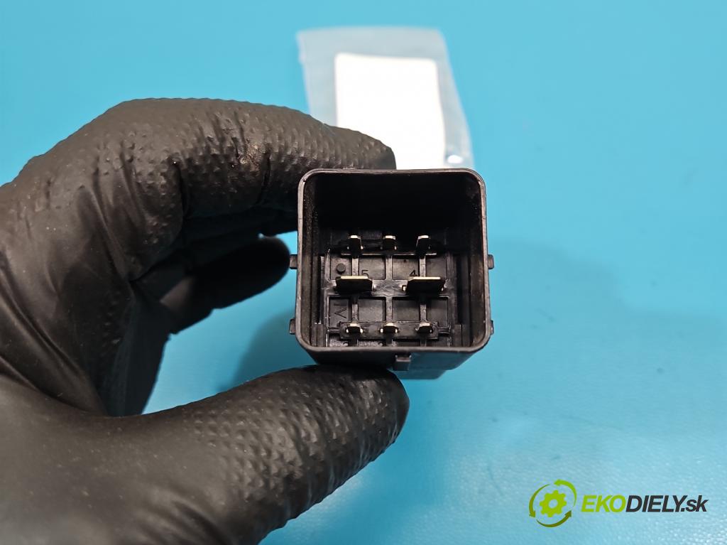 Peugeot 5008 I 2009-2017 1.6 hdi 111KM manual 82 kW 1560 cm3 5- Relé: svíčky: zařicích: 9802424080 (Relé)