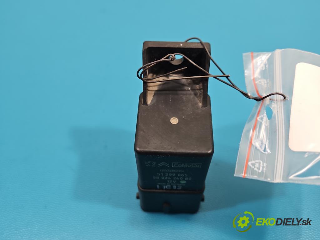 Peugeot 5008 I 2009-2017 1.6 hdi 111KM manual 82 kW 1560 cm3 5- Relé: svíčky: zařicích: 9802424080 (Relé)